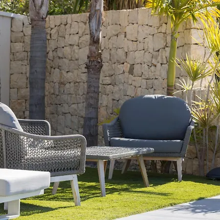 Retreat - Ultimate Comfort With Fire & Bbq
